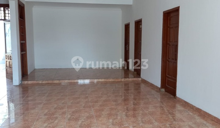 DIJUAL RUMAH DI CIBUBUR 8BR SHM 643m²   