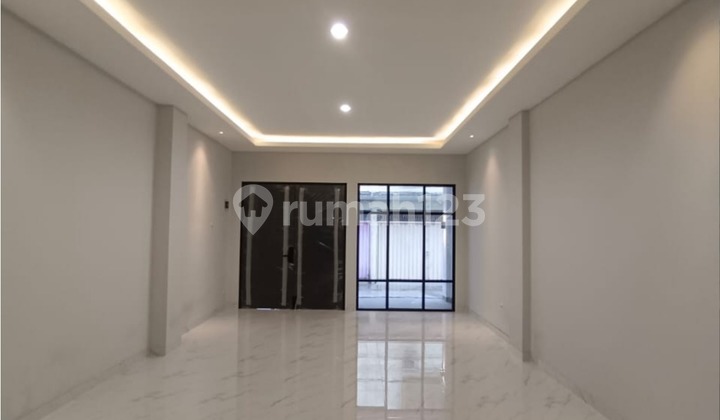 Dijual Ruko Jelambar SHM 5X17m² 3 Lantai Semi Furnished