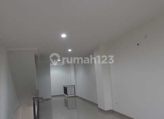 FOR RENT: BOSTON SHOPHOUSE IN PIK 2, 4.5x15m², 3 FLOORS FOR RENT: BOSTON SHOPHOUSE IN PIK 2, 4.5x15m², 3 FLOORS
