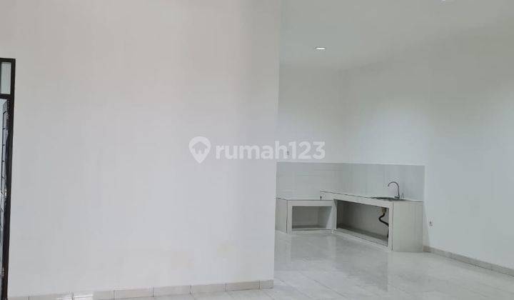 Disewakan Rumah di Pluit Siap Huni 10x20m² 4+1BR  1