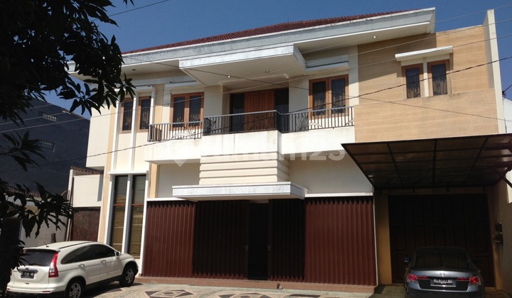 Disewakan Rukan 2 Lantai di Jl Halmahera Semarang Timur 398M² 1