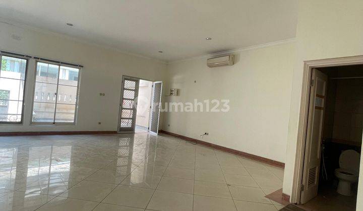 Disewakan Rumah Bgm Pik Jakarta Utara 12x23m 4+1 BR 2,5 Lantai 2