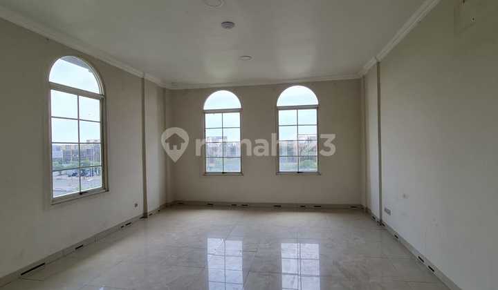 DISEWAKAN RUKO SEDAYU SQUARE HOOK 4,5x15m² 3 LANTAI 