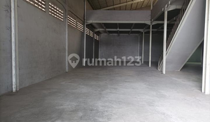 Disewakan Gudang di Dpr Cipondoh 20X40m² 2 Lantai