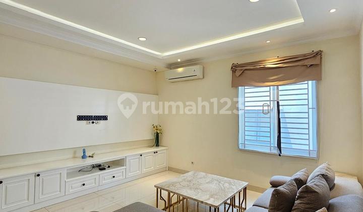 For Rent House in Akasia Cluster PIK 8X18m² 2 Floors 3+1Br