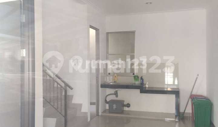 Dijual Rumah Murah di Pik 2 8X10m² 3+1Br SHM 2