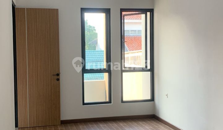DIJUAL RUMAH KOSAMBI BARU 6x15m² 4BR SHM SEMI FURNISHED 