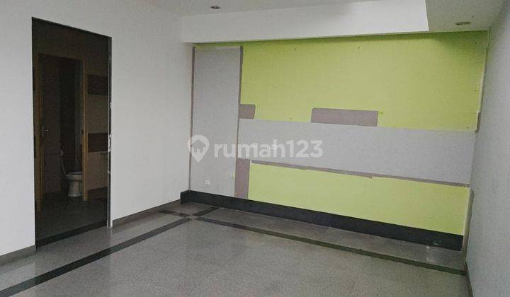 Disewakan Perkantoran di Gedung Muara Karang Raya Lantai 2 350m² 1