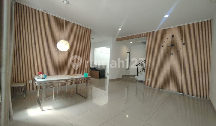 DISEWAKAN RUMAH DI PIK 2 8x12,5m² 3+1BR 2 LANTAI SEMI FURNISHED 