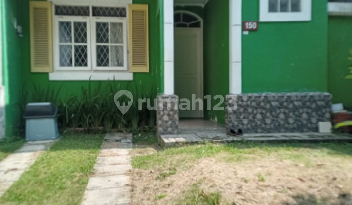 Furnished house for rent near the club house in Sentul Highland. Furnished house for rent near the club house in Sentul Highland.