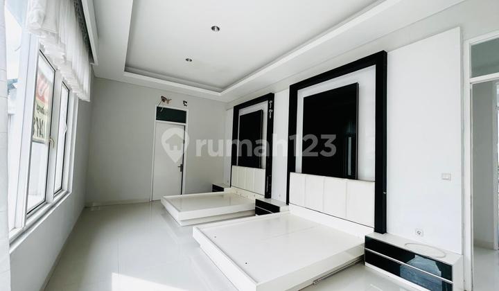 Rumah dengan pemandangan lapangan golf dekat keluar tol sentul selatan 2