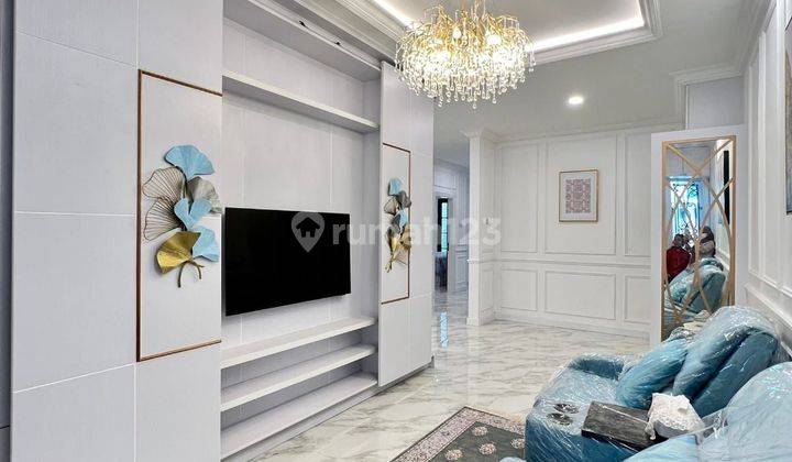 Rumah Baru,  Full Furnished Dengan Desain Classic Modern Di Pondok Indah 2