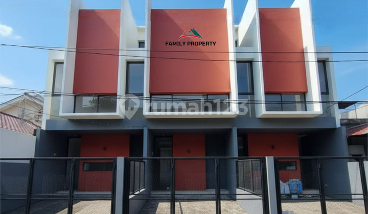 Townhousecmodern Minimalis 3 Lantai di Joglo