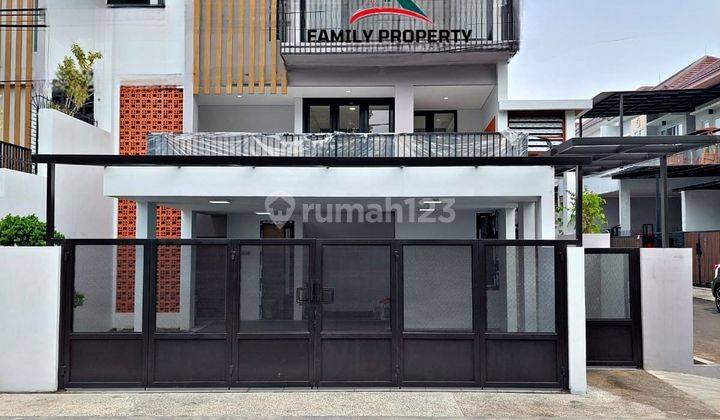 Rumah Modern, Semi Furnished 3 lantai, selangkah ke Petukangan  1