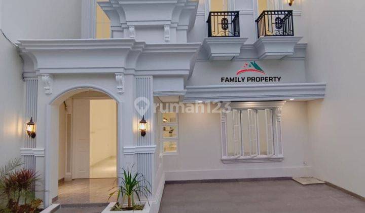 Luxyry Classic House Siap Huni dalam koplek di Joglo, Jakarta Barat 1