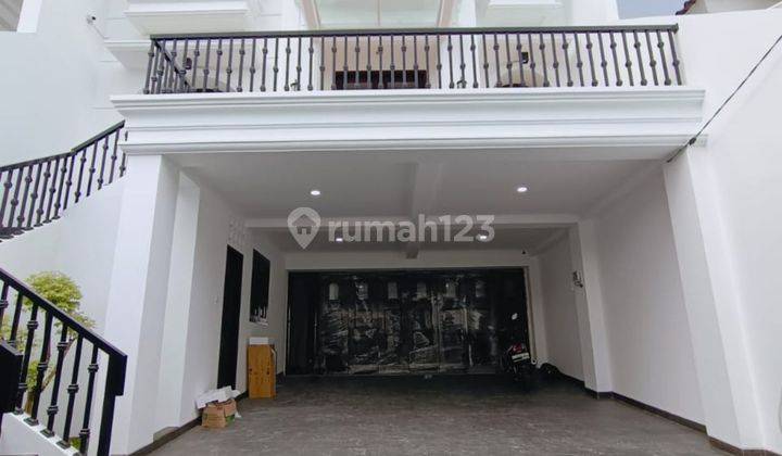 Brand New, Luxury Classic House Lengkap Dengan Fasilitas Kolam Renang Di Area Pesanggrahan 2