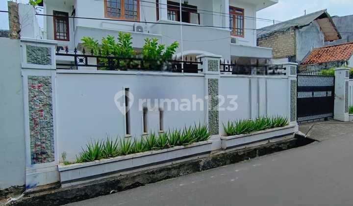 Dijual Cepat, Rumah Kokoh dan Tanah Luas di Area Kebayoran Lama 2