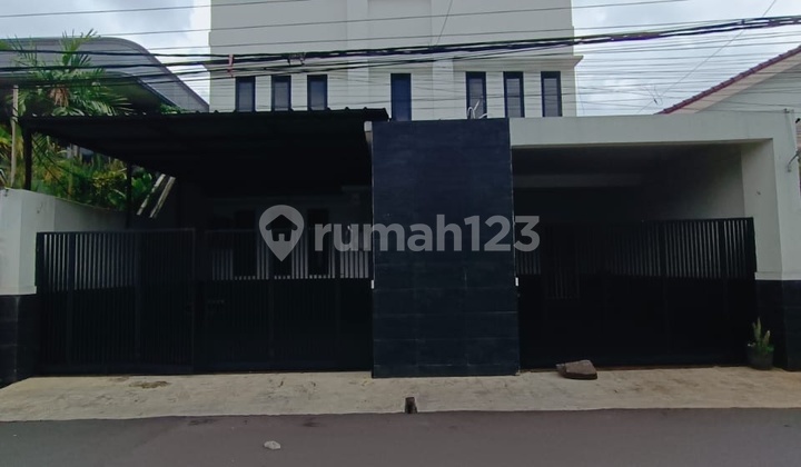 Rumah Siap Huni Akses Stategis di Kebayoran Lama 2