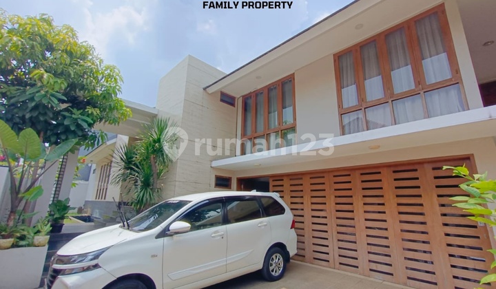 Dijual Rumah dengan Private Pool di Area Joglo 2