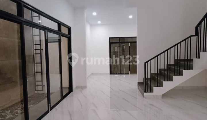 Rumah Baru Siap Huni Dalam Kompl3k di Meruya 2