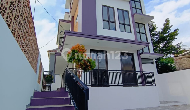 Dijual Rumah 3lantai Dekat Ke Toll Meruya Dijual Rumah 3lantai Dekat Ke Toll Meruya