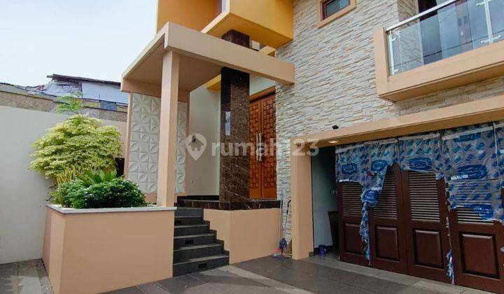 Dijual Rumah 3 Lantai, Design Modern Minimalis, Dekat Dengan Toll di Pesanggrahan 2