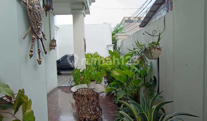 For Sale: House in Gandaria. Only 5 Minutes to MRT 2