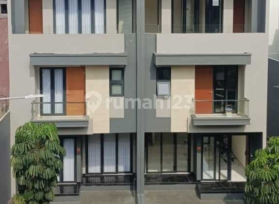 Rumah Baru Siap Huni, Lokasi Strategis di Jakarta Barat