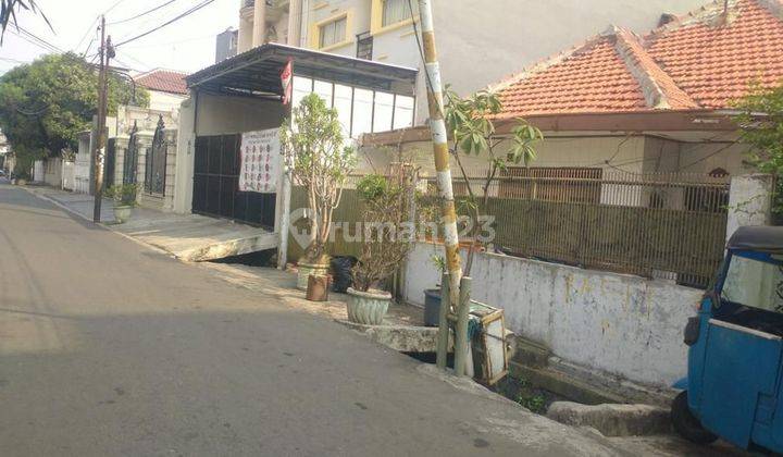 Rumah di Jl mangga besar 4R SHM Butuh Renovasi Selatan 1