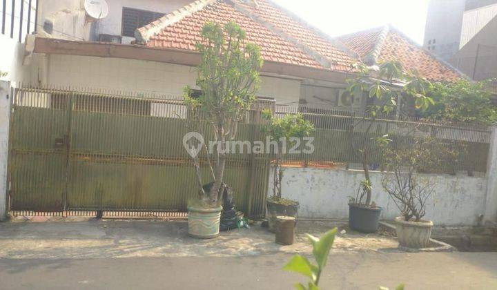 Rumah di Jl mangga besar 4R SHM Butuh Renovasi Selatan 2