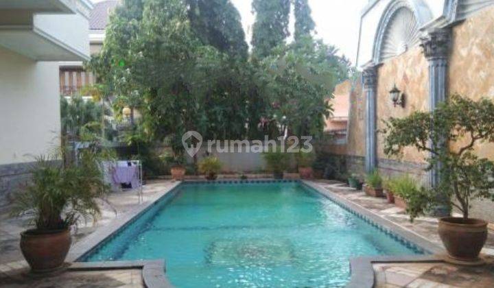 Rumah Bagus Ada Swimming Pool di Taman Permata Buana Jakarta Barat 2