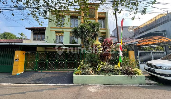 Dijual Rumah Klasik di Pondok Indah asri siap huni 