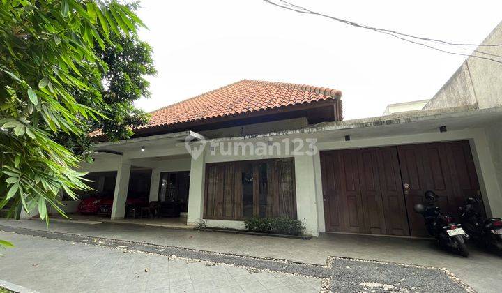 Rumah 1451 m2 Jual Cepat, Lokasi Strategis di Panglima Polim, Garasi & Carpot sangat luas, 1