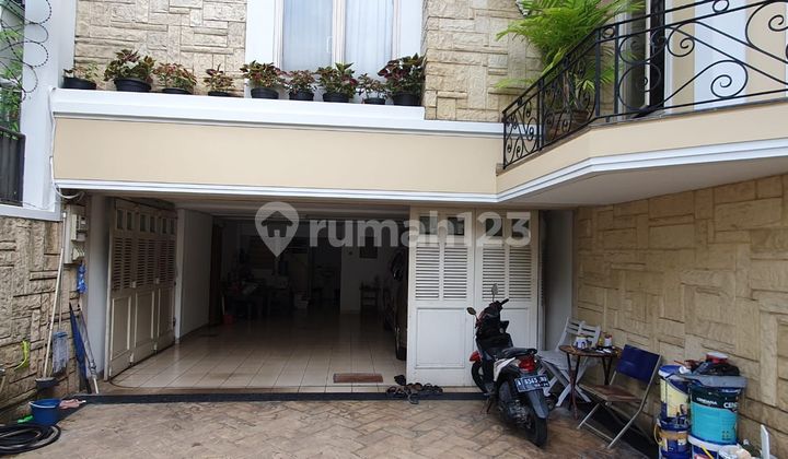 Rumah Metro PI
LT : 1.198m² LB : 1.000m²
Lantai 1
Kamar Tidur Utama : 4
Kamar Tidur Kecil : 4
Kamar Mandi : 5
Lantai 2
Kamar Tidur Utama : 4
Kamar Mandi : 2
Garasi 8 ( Basement )
Daya Listrik 33.000 Va
jual 65M dan sewakan 700jt / th Rumah Metro PI
LT : 1.198m² LB : 1.000m²
Lantai 1
Kamar Tidur Utama : 4
Kamar Tidur Kecil : 4
Kamar Mandi : 5
Lantai 2
Kamar Tidur Utama : 4
Kamar Mandi : 2
Garasi 8 ( Basement )
Daya Listrik 33.000 Va
jual 65M dan sewakan 700jt / th