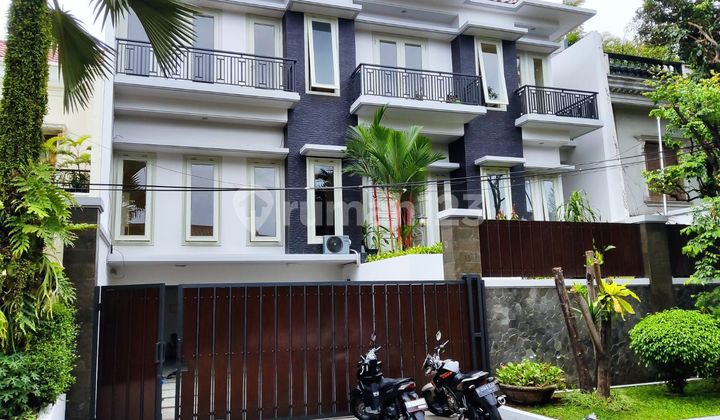 Di jual rumah mewah di Jl Kencan pondok indah Jakarta selatan 