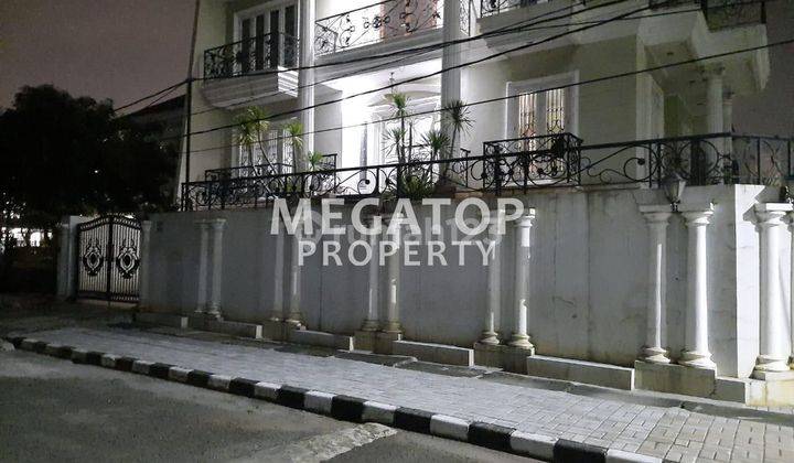 Rumah Mewah 3lt di Sektor 1e Gading Serpong Semi Furnished  2