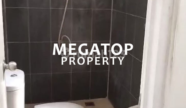 Shop House for Rent and Sale in West Tanjung Duren, Strategic Location