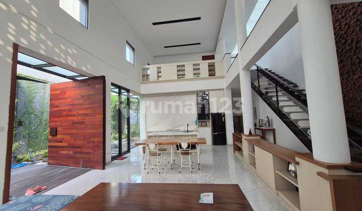 Rumah cantik berkonsep minimalis estetik di Sumber Sari 2