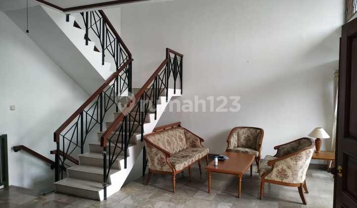 Rumah 2 Lt Furnished Taman Depan & Belakang Sayap Setraduta Rumah 2 Lt Furnished Taman Depan & Belakang Sayap Setraduta