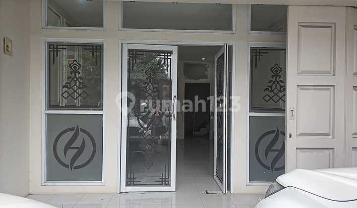 Jual/Sewa Ruko 2 Lt Siap Huni di Area Buah Batu Commercial Jual/Sewa Ruko 2 Lt Siap Huni di Area Buah Batu Commercial