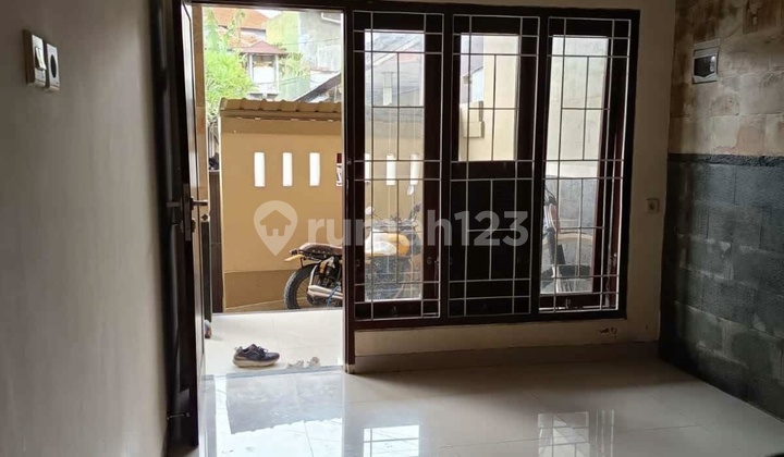 Dikontrakan Rumah Buana Raya Denpasar Barat 2 Lantai, Semi Furnished Dikontrakan Rumah Buana Raya Denpasar Barat 2 Lantai, Semi Furnished
