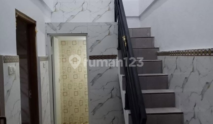 Di Kontrakan Rumah Lantai Ii, Lokasi Sangat Strategis Jl Juwetsari Denpasar Selatan