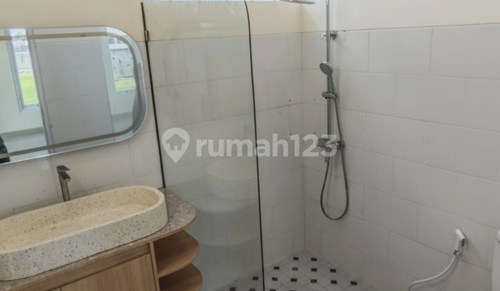 Dikontrakkan Rumah Mewah dan Baru Semi Furnished di Jalan Gunung Soputan Denpasar Barat 2