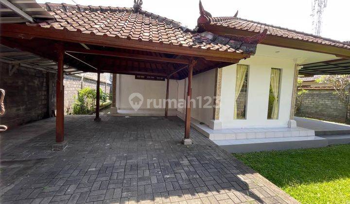 For Rent Cozy House With Large Garden In Legian 2