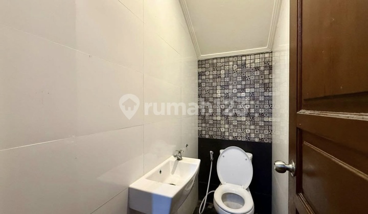 Rumah 2 Lantai Furnished 2 Kamar Tidur Panjer 2