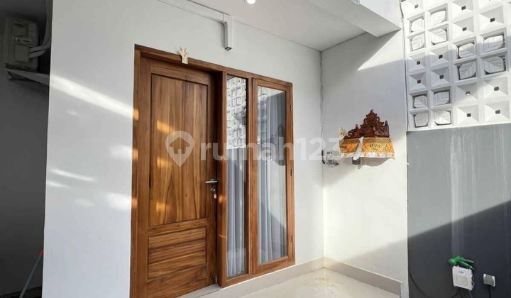 Dikontrakan Rumah Lantai 2 Siap Huni, dengan Kondisi Bangunan Baru, Lingkungan Aman dan Nyaman (One Gate). Area Denpasar Barat 2