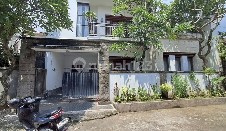 Rumah Semi Furnished 3 Kamar Tidur Jl Pakis Aji Renon 1
