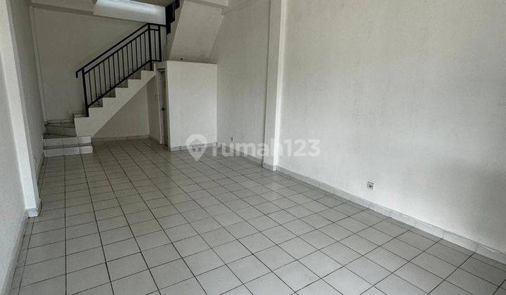 Shophouse for rent in the Tangkuban Perahu Mountain area 1