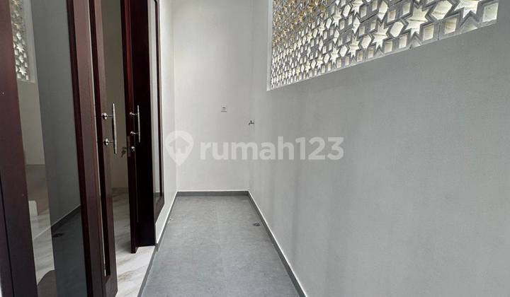 Disewakan Rumah Mewah Bangunan Baru 2025  2