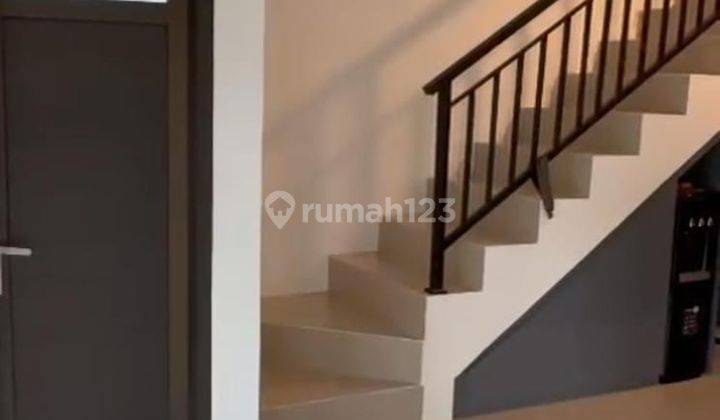 Di kontrakan rumah baru 2 lantai area jimbaran bawah dekat rumah sakit bali jimbaran 2